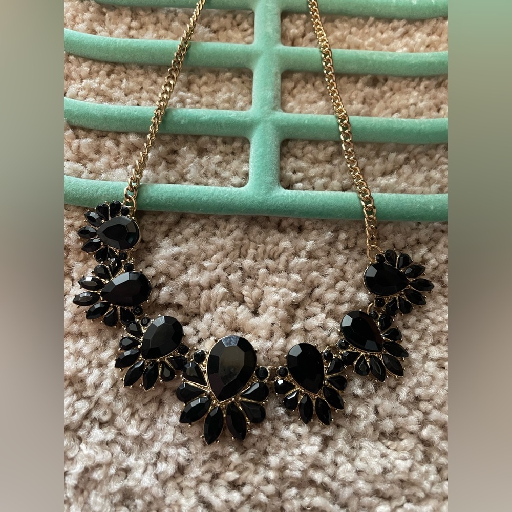 Black & Gd Bubble Details necklace